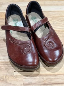 Scarpa Naot Mary Jane con tacco in pelle marrone nuova senza scatola taglia 8 M Boho Cottage - Foto 1 di 10