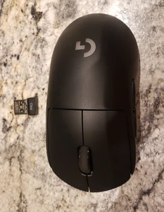 Logitech G Pro Wireless Gaming Mouse with Dongle - Bild 1 von 4