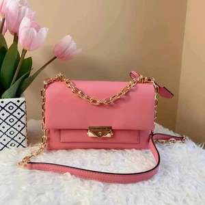 Nuevo Bolso de Hombro Michael Kors Cece Mediano Solapa Rosa de Té con Bolsa para el Polvo - Imagen 1 de 9