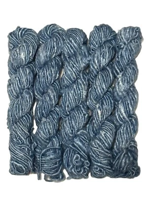 Tienda EE. UU. Hilo de seda de plátano reciclado sin arancel azul Foto 1 de 2