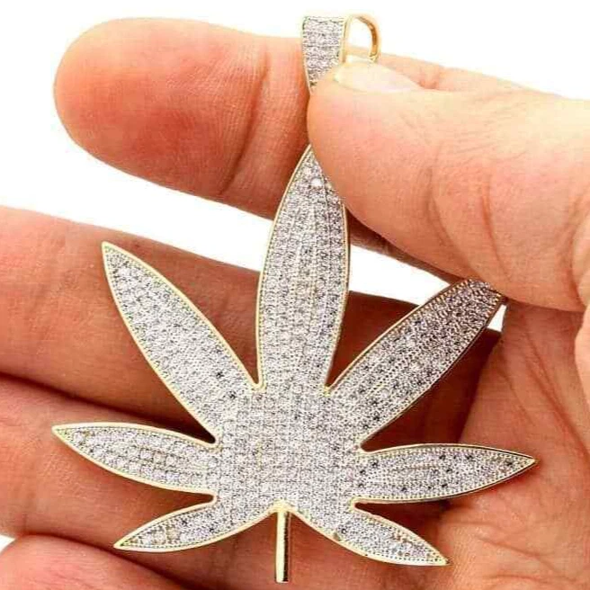 Colgante Hoja Cáñamo Oro 14K 2.5" Foto 1 de 3