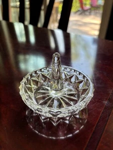 VINTAGE CLEAR PRESSED GLASS ROUND RING HOLDER - Picture 1 of 4