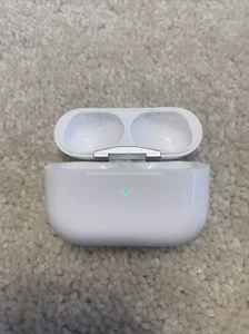 Apple Airpods pro 1 charging case only genuine - Picture 1 of 3