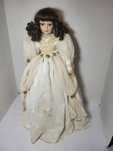 Muñeca de porcelana Heritage House 22" Emily con caja de música cuerda tema de Lara - Imagen 1 de 14