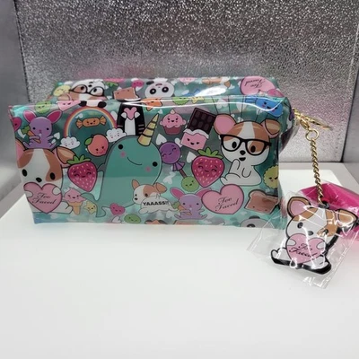 Bolsa de maquillaje de vinilo Too Faced Clover the Dog con llavero TOTALMENTE NUEVA en embalaje Foto 1 de 4