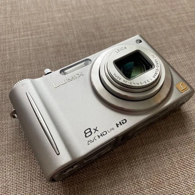 Panasonic LUMIX DMC ZX3 Camera Silver 14 1 MP 8x Optical Zoom HD Video - Image 1 of 4