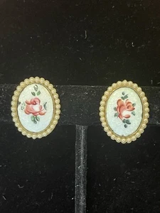 Vintage Signed Coro Guilloche Pearl Rose Screwback Enamel Earrings - Picture 1 of 7