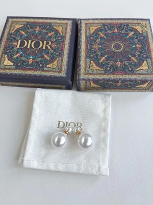 Pendientes de Perlas Tribales Dior - Diseño Doble Cara, Tono Dorado, Con Caja y Bolsa Foto 1 de 4