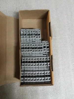 Phoenix Contact 3004524  UK 6 N Terminal Block - Lot of 37 - Image 1 of 4
