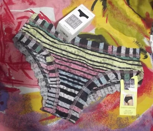 2 HANKY PANKY 482314P NAVY & 8K2941 STRIPED LACE CHEEKY HIPSTER PANTIES XS - Picture 1 of 2