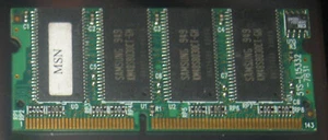 64MB SAMSUNG SDRAM 100MHz PC-100 SO-DIMM 144-pol. CL2 KM48S8030CT-GH 3,3V - Picture 1 of 1