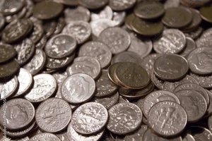 ONE RANDOM DIME .10 10C - Picture 1 of 1