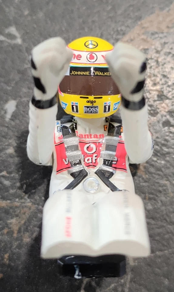 F1 Driver 1/18 Hamilton 2008 (Raised Arms) For McLaren. - Immagine 1 di 4
