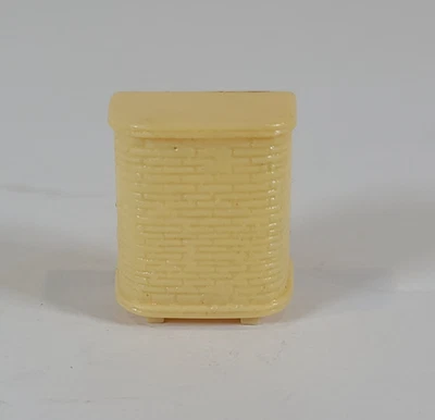 Cesta de lavandería vintage de muebles para casa de muñecas Marx años 60 baño dormitorio Foto 1 de 4