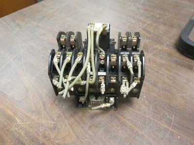 Relé de enganche Square D 8501 HXL01000 120V bobina usado Foto 1 de 4