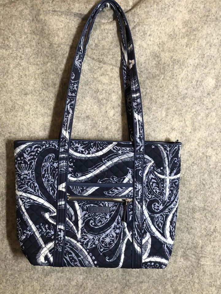 Bolso de Mano Vera Bradley Acolchado Azul Marino Blanco Paisley Bolso de Hombro Cremallera Mediana Foto 1 de 4