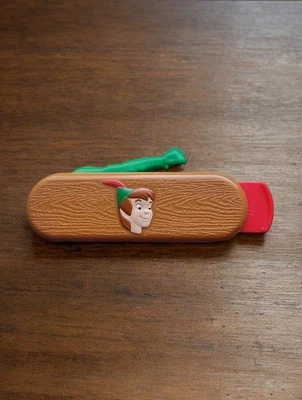 Maravilloso cuchillo de imitación vintage de colección Peter Pan juguete de cocodrilo con acento utilitario Foto 1 de 4