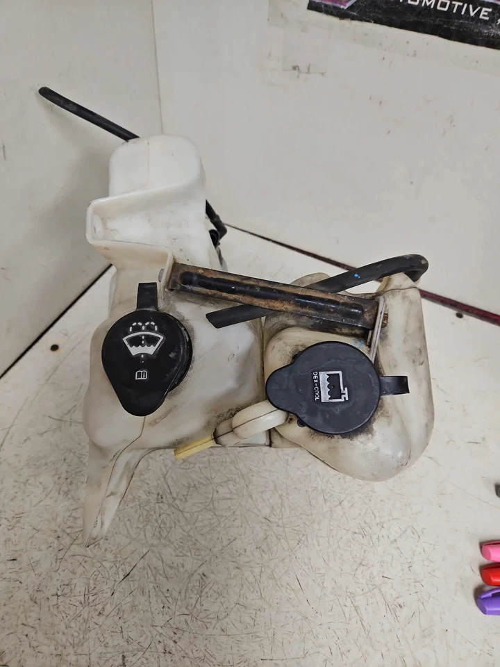 Botella de líquido para lavadora GMC CANYON 04-12 con bomba con depósito de desbordamiento de refrigerante OEM Foto 1 de 4