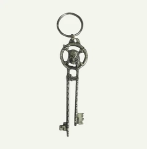 Disney Parks Pirates of the Caribbean Dead Man's Chest Keyring Keychain - Picture 1 of 3