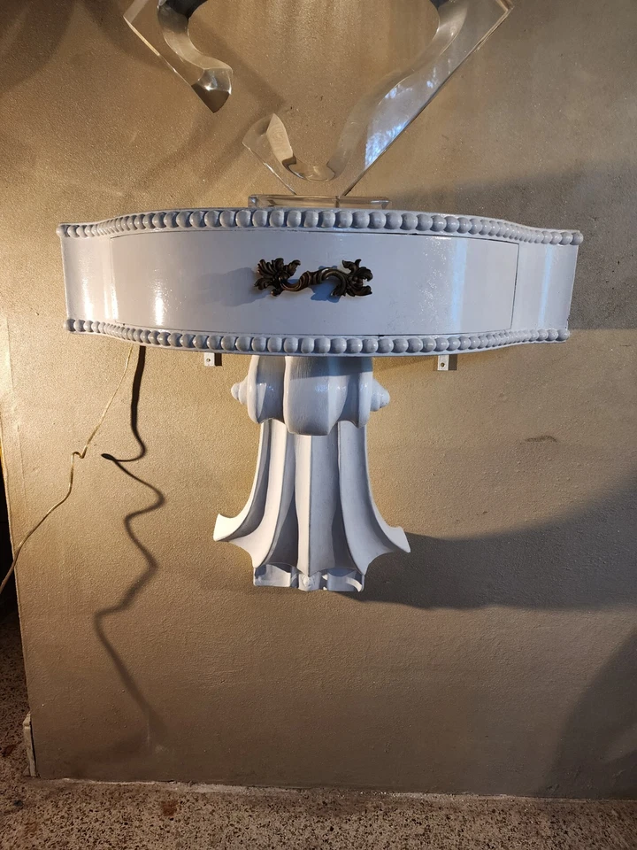 PAR DE Mesa Lateral ou Consoles Hollywood Regency, Pergaminhos de Violino Branco Brilhante. - Imagem 1 de 4