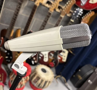 Vintage Sennheiser MD421/2 MD421 Cardioid Dynamic Microphone w/ Tuchel to XLR - Image 1 of 4