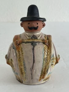 "Estatuilla de hombre redonda húngara de colección arte popular cerámica casi nueva pintada a mano firmada 5""" - Imagen 1 de 19