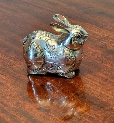 Charming Handcrafted Thai .900 Silver Rabbit Box, engraved & chased 2.5" x 2.5" Cover