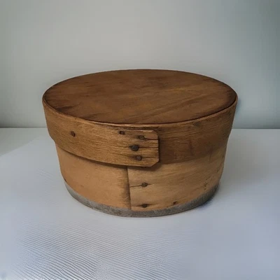 Antigua caja de despensa de madera primitiva, redonda, 6 1/2”, marrón medio Foto 1 de 4