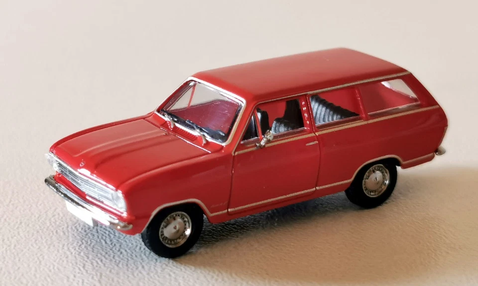 BREKINA 20432 - Opel Kadett B Caravan, Rosso - 1:87 - Immagine 1 di 1