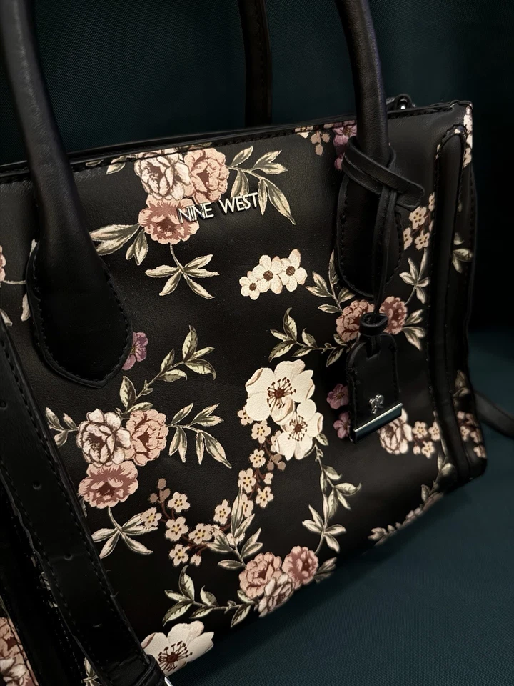 Bolso Cartera Nine West Floral - Negro con Flores Rosa y Crema - Correa Bandolera Foto 1 de 4