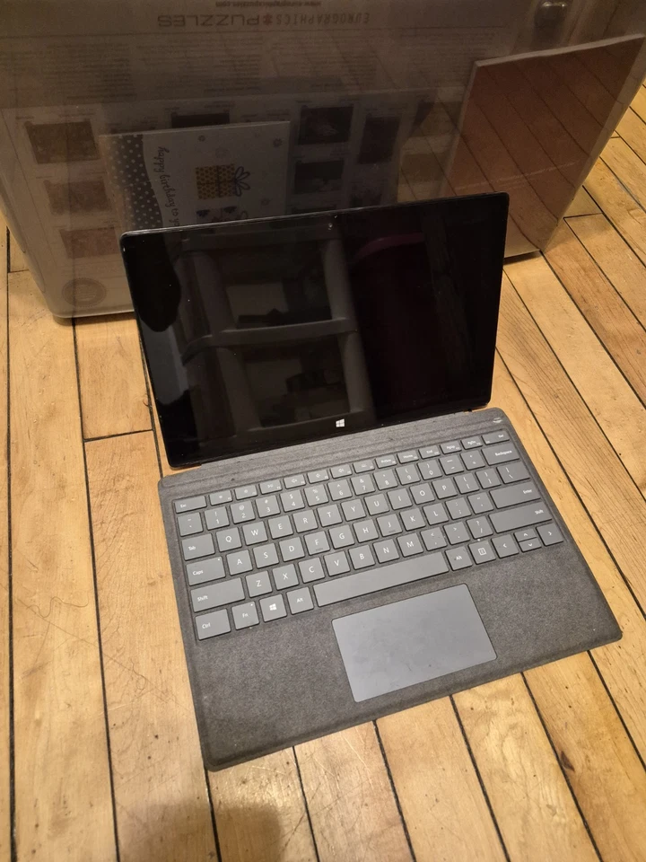 Microsoft Surface Pro 2 1601 10.6in (128GB SSD, Intel Core i5 - No Charger - Image 1 of 1