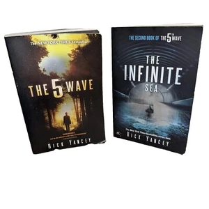The 5th Wave & The Infinite Sea Paperback Books Lot Of 2 - Picture 1 of 1