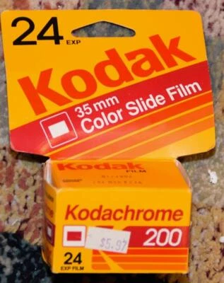 Archivo de diapositivas a color Kodak 24 Exp 200 ISO caducado 1992 Kodachrome One Roll Foto 1 de 4