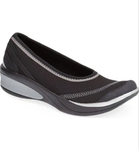 Neu mit Etikett Bzees Größe 9,5 schwarz makellos Slipper Schuhe Farbverlauf Komfort Cloud Keilabsatz - Bild 1 von 11