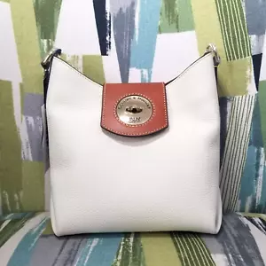 🎯Dooney & Bourke Pebble Turnlock Sac 22 Leather Shoulder Bag Purse In White - Picture 1 of 14