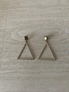 Große dreieckige goldfarbene Ohrringe *WIE BESEHEN* - Bild 1 von 6