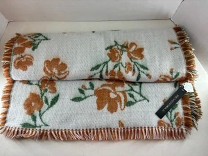 NWT Tahari Women's Shawl Reversible Wrap Shawl 2 Patterns One Size Soft - Picture 1 of 5