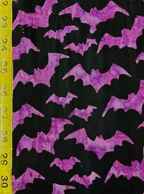 Batik Murciélagos Púrpura Tesoros atemporales Tela Halloween Espeluznante Terror Foto 1 de 2