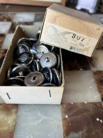 Vintage Metal Buttons Finest  Shantz England in original box 52 Cover