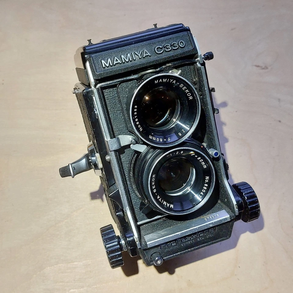 Mamiya C330 Professional TLR Medium Format Camera with 80mm F/2.8 Lens - Image 1 of 4