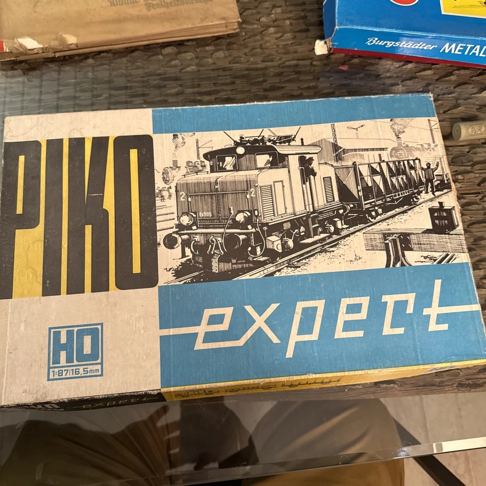 Piko H0 Expert Güterzug Komplett , 4 Wagen, BR130 Gleisoval H0  70er Jahre, OVP  - Bild 1 von 4