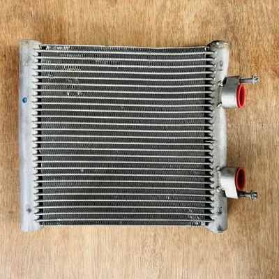 Genuine Mercedes OEM W213 E63s oil cooler right side A0995005700 - Image 1 of 4