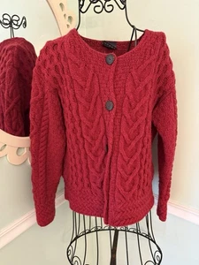 Cárdigan tejido con cable Aran Crafts Ireland suéter de lana M botón rojo - Imagen 1 de 8