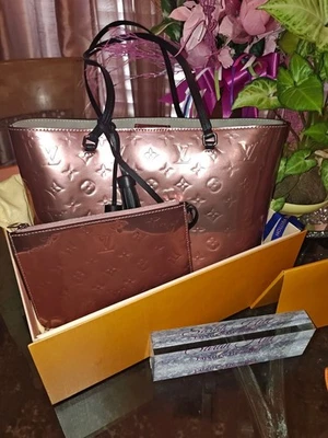 Louis Vuitton LV Tote Bag Long Beach PM Pink Vernis 3971698 - Image 1 of 4