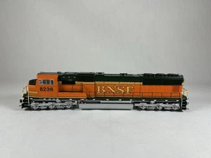 HO Athearn Genesis DCC equipado BNSF SD75M #8236 - Imagen 1 de 10