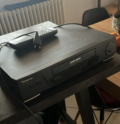 Videorecorder Panasonic NV-SD230EG VHS e telecomando originale videoregistratore - Immagine 1 di 4