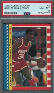 1987 FLEER STICKER 3 AKEEM OLAJUWAN PSA 8 NM-MT - Foto 1 di 2