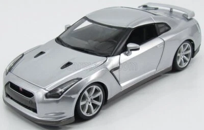 KIT MODELLINO AUTO STATICO IXO NISSAN GT-R R35 COUPE 2009 SILVER SCALA 1/8 - Immagine 1 di 4