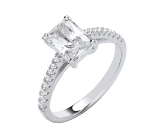 Sterling Silver Zircon Solitaire Ring Sizes J - R British Made 925 Hallmark - Picture 1 of 5
