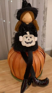 Halloween süße Hexe Puppe Regal sitzen weiche Rüschen 28" Lg Glitzer weißer Kürbis Neu mit Etikett - Bild 1 von 18
